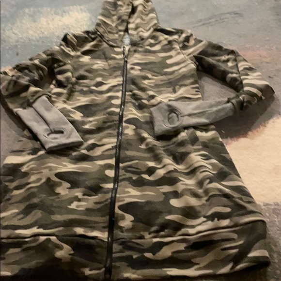 Long Zipper Cozy Camo Hoodie with thumb holes XS - Picture 6 of 6